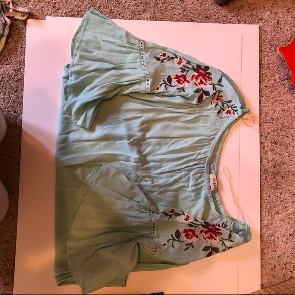 Mint green top - Picture 3 of 5